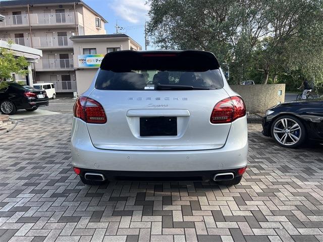 2011 Porsche Cayenne – thumbnail 4