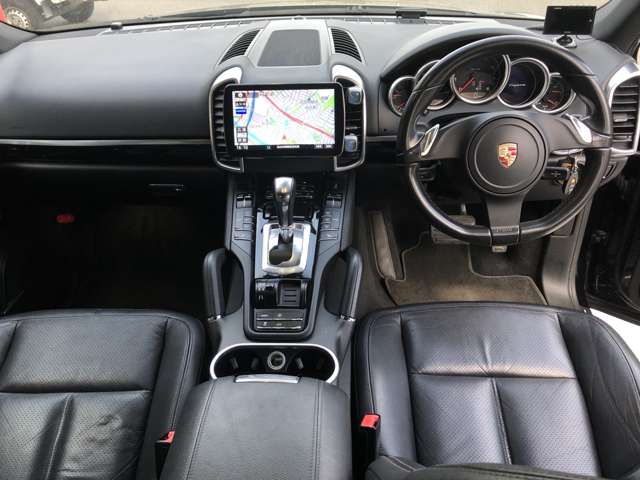 2011 Porsche Cayenne – thumbnail 4