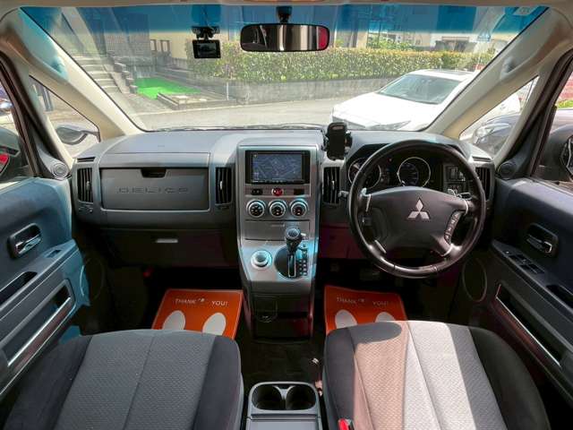 2011 Mitsubishi Delica D:5 – thumbnail 2