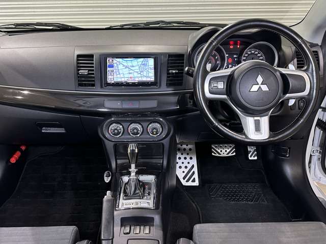 2011 Mitsubishi Lancer Evolution – thumbnail 2