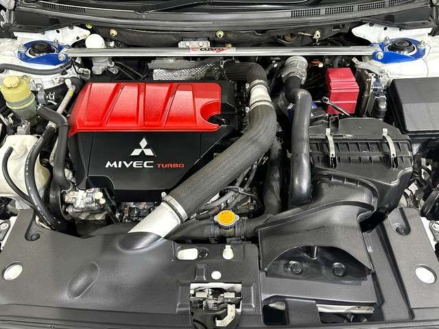 2011 Mitsubishi Lancer Evolution – thumbnail 3
