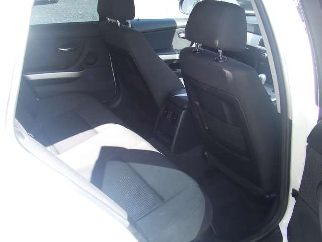 2011 BMW 3 Series Touring – thumbnail 3