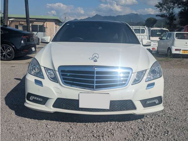 2011 Mercedes-Benz E-Class – thumbnail 2