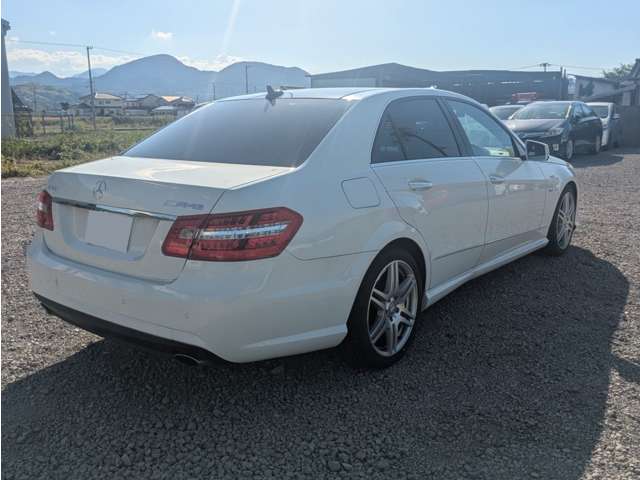 2011 Mercedes-Benz E-Class – thumbnail 4