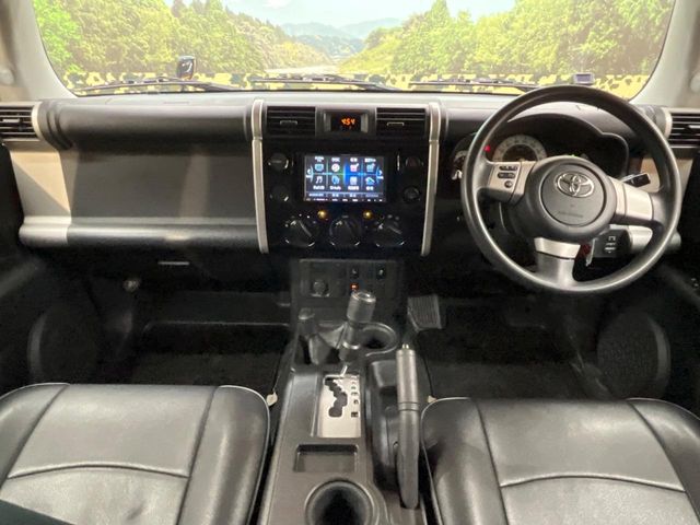 2011 Toyota FJ Cruiser – thumbnail 2