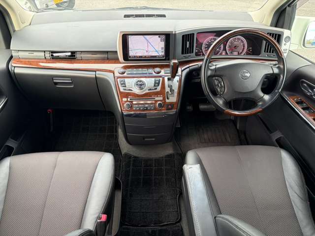 2008 Nissan Elgrand – thumbnail 3