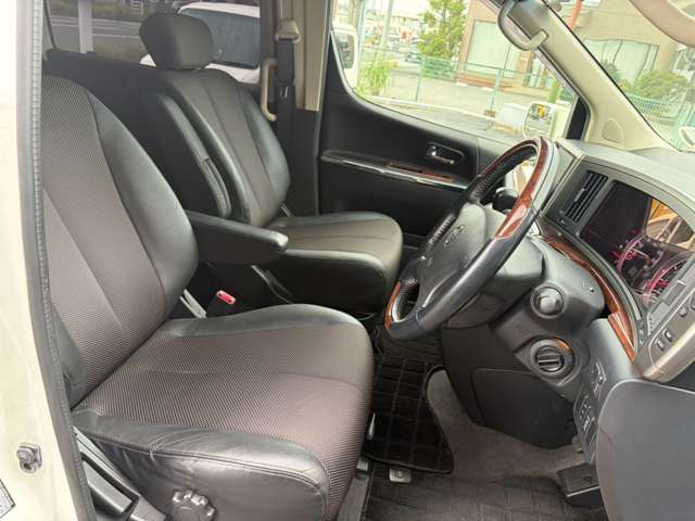 2008 Nissan Elgrand – thumbnail 4