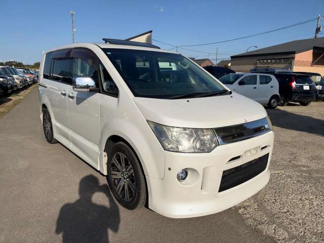 2010 Mitsubishi Delica D:5 – thumbnail 3