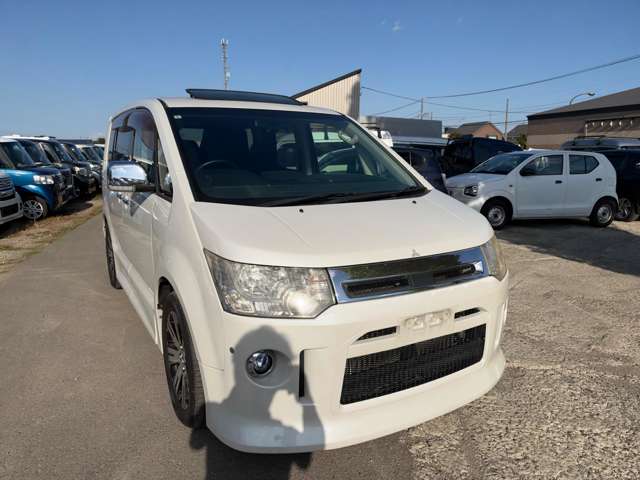2010 Mitsubishi Delica D:5 – thumbnail 4