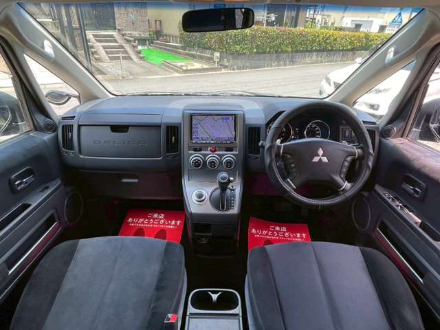 2011 Mitsubishi Delica D:5 – thumbnail 2