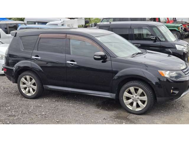 2010 Mitsubishi Outlander – thumbnail 2