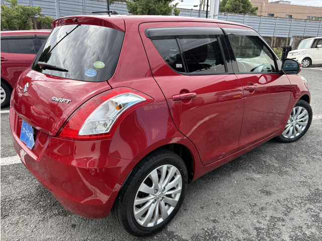 2011 Suzuki Swift – thumbnail 4
