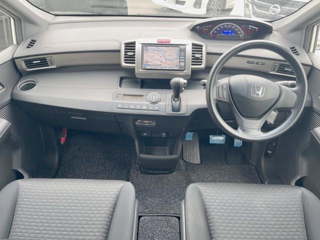 2010 Honda Freed Spike – thumbnail 2