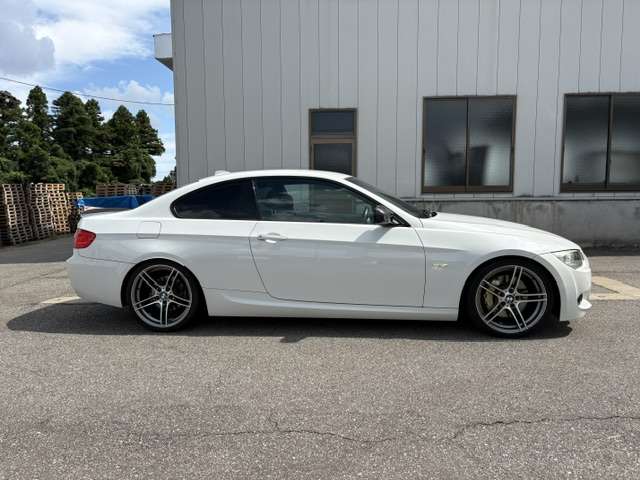 2011 BMW 3 Series Coupe – thumbnail 3