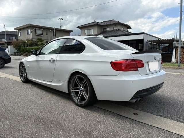2011 BMW 3 Series Coupe – thumbnail 4
