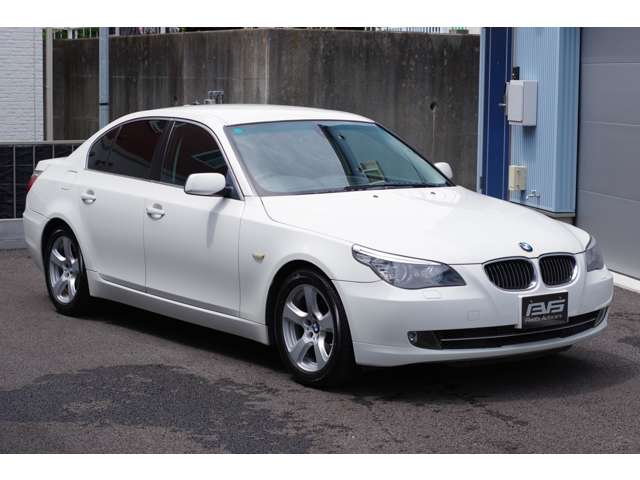 2010 BMW 5 Series – thumbnail 2