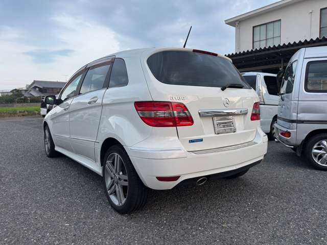 2011 Mercedes-Benz B-Class – thumbnail 2