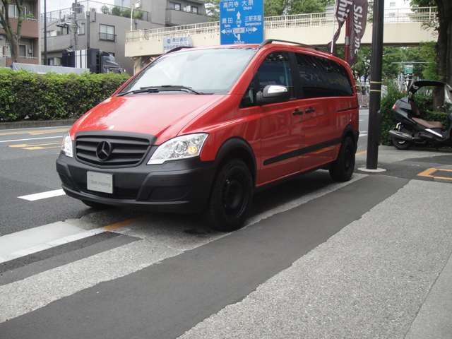 2011 Mercedes-Benz V-Class – thumbnail 4