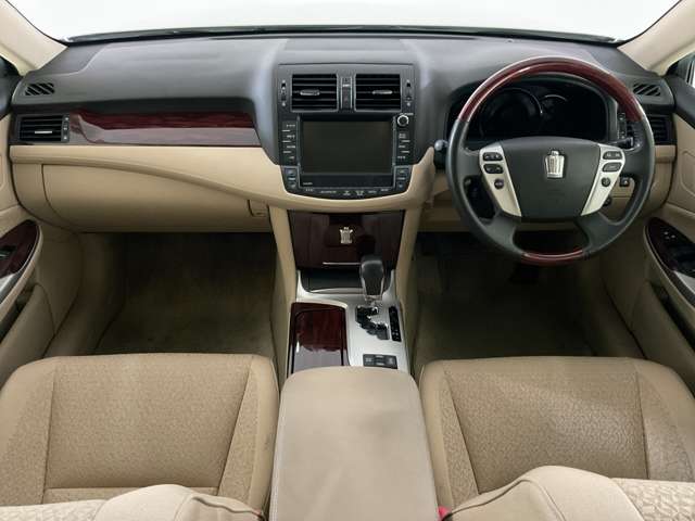 2011 Toyota Crown Royal – thumbnail 3