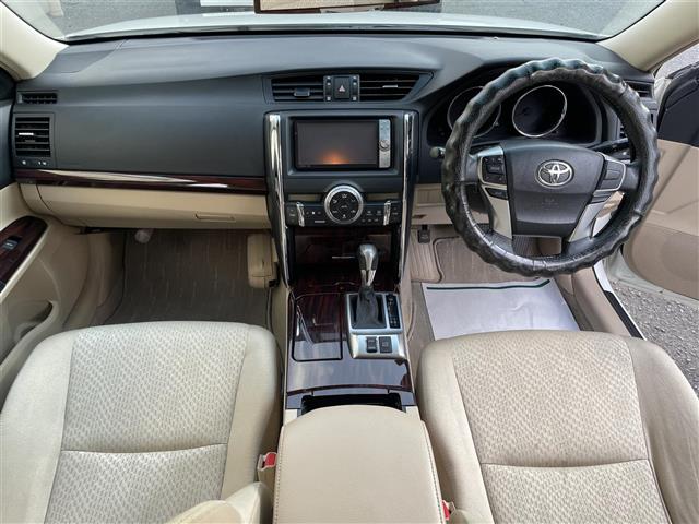 2011 Toyota Mark X – thumbnail 2