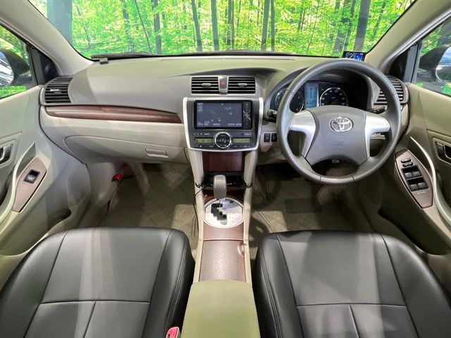 2010 Toyota Premio – thumbnail 2