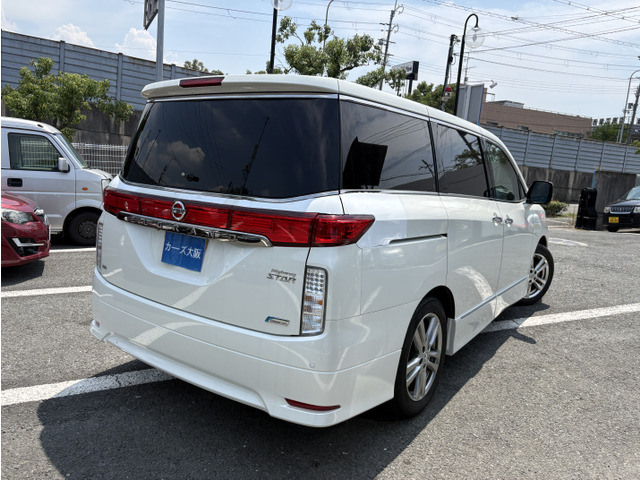 2010 Nissan Elgrand – thumbnail 3