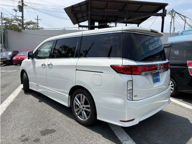 2010 Nissan Elgrand – thumbnail 4