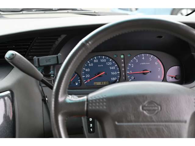 1998 Nissan Elgrand – thumbnail 4