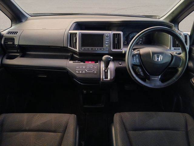 2010 Honda Stepwgn – thumbnail 3