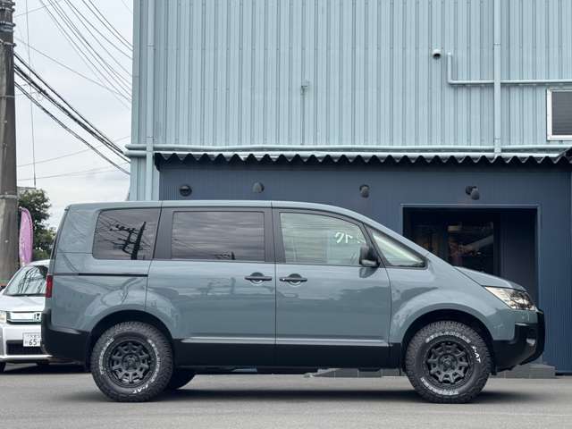 2011 Mitsubishi Delica D:5 – thumbnail 3