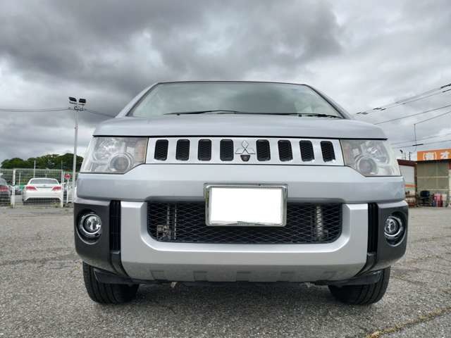 2011 Mitsubishi Delica D:5 – thumbnail 2