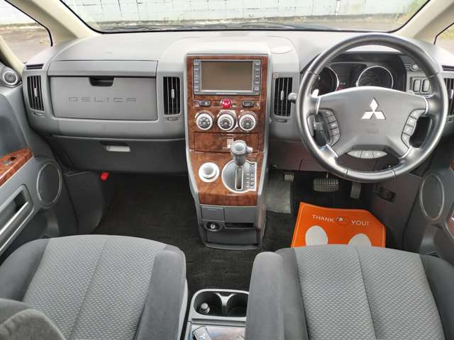 2011 Mitsubishi Delica D:5 – thumbnail 4