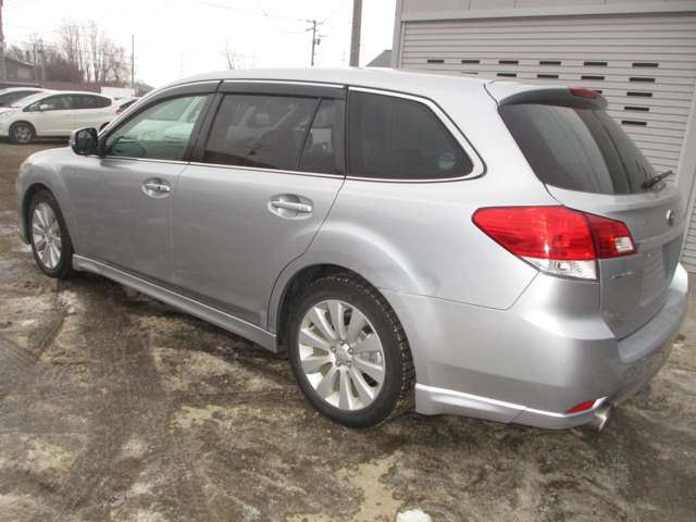 2011 Subaru Legacy Touring Wagon – thumbnail 4