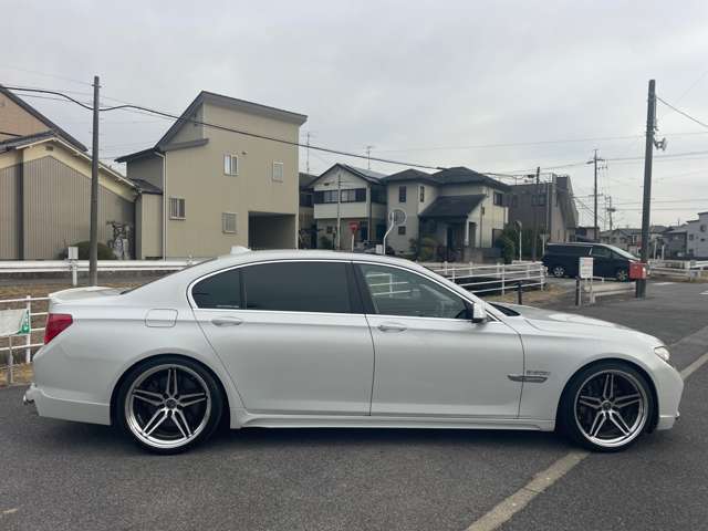 2011 BMW 7 Series – thumbnail 4
