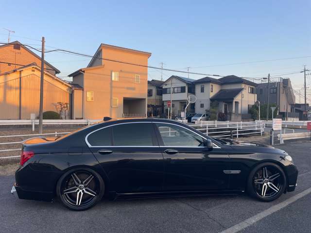 2011 BMW 7 Series – thumbnail 4