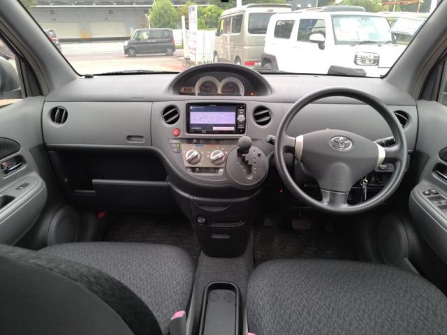 2011 Toyota Sienta – thumbnail 3