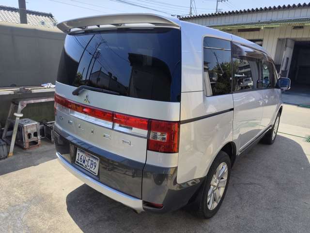 2008 Mitsubishi Delica D:5 – thumbnail 4