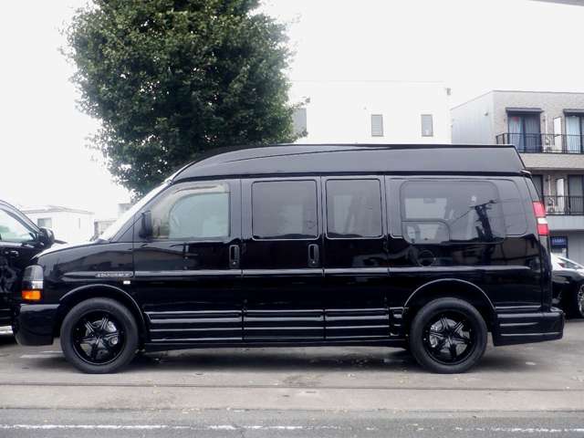 2005 Chevrolet Express – thumbnail 2