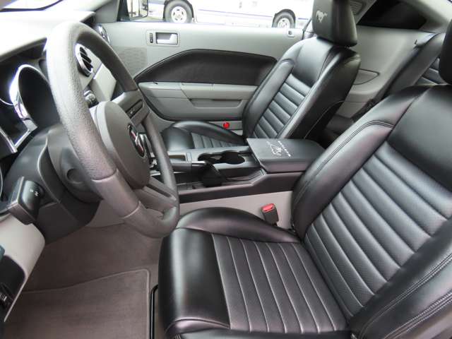 2008 Ford Mustang – thumbnail 4