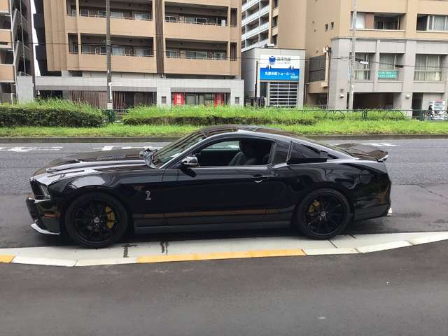 2011 Ford Mustang – thumbnail 3