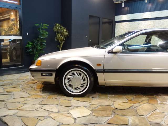 1990 Ford Thunderbird – thumbnail 4