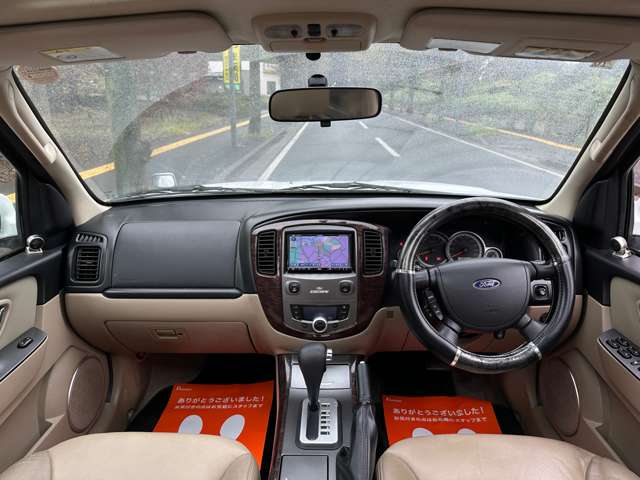 2010 Ford Escape – thumbnail 2