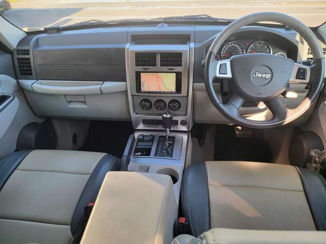 2008 Jeep Cherokee – thumbnail 3
