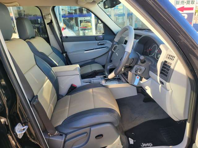 2008 Jeep Cherokee – thumbnail 4
