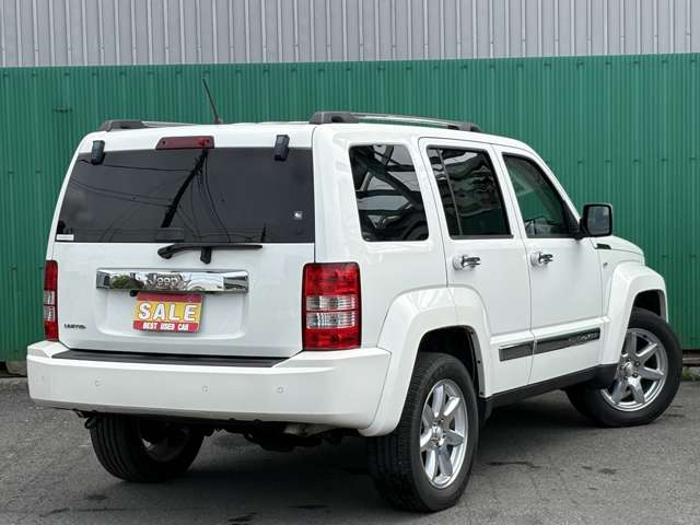 2010 Jeep Cherokee – thumbnail 2