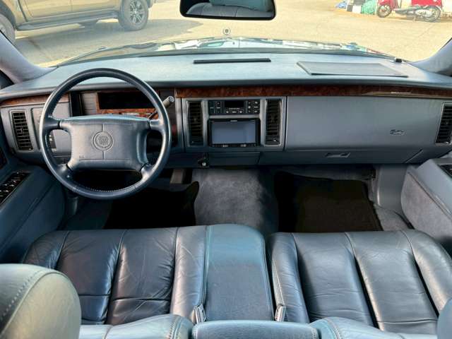 1994 Cadillac Fleetwood – thumbnail 2