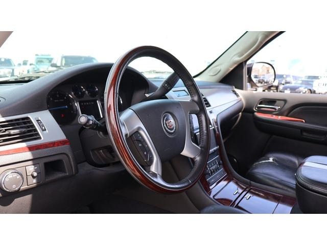 2008 Cadillac Escalade – thumbnail 2