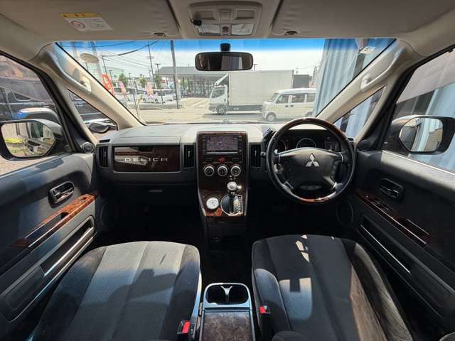 2009 Mitsubishi Delica D:5 – thumbnail 2