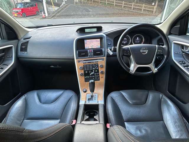 2010 Volvo XC60 – thumbnail 4