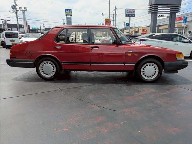 1990 Saab 900 Sedan – thumbnail 4